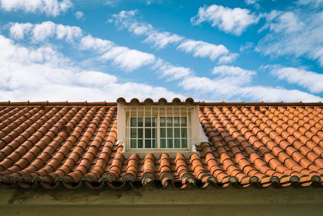 pexels-vasily-kleymenov-137433939-19603110 house-roofing