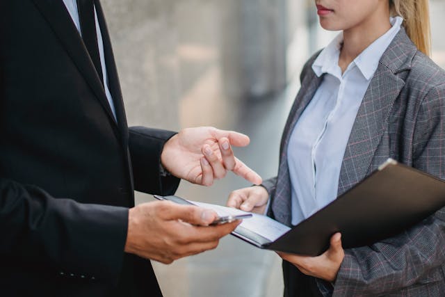two-people-dicussing-business